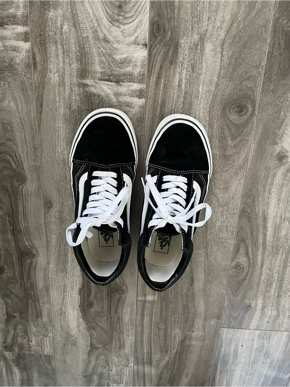 Vans Old Skool Shoes - Picture 3 of 8